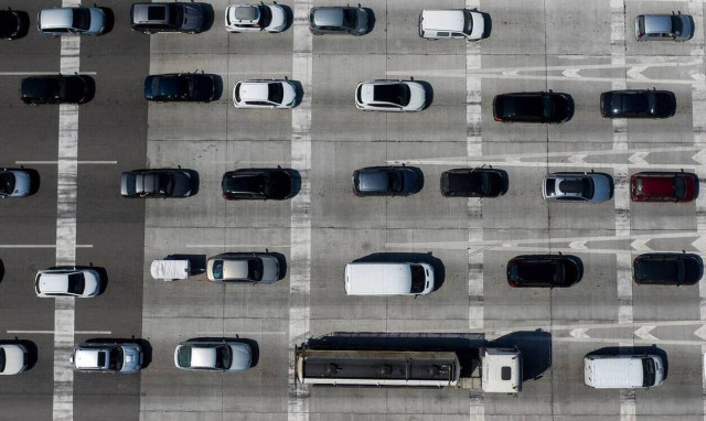 Κίνηση ΤΩΡΑ στην Αθήνα: Ουρές και μεγάλες καθυστερήσεις  - Δείτε ποιους δρόμους πρέπει να αποφύγετε