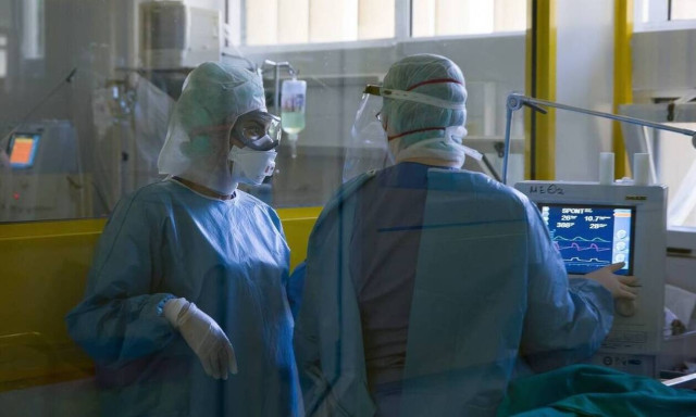 Coronavirus pandemic numbers in Greece tend toward stability, but balance is 'fragile'