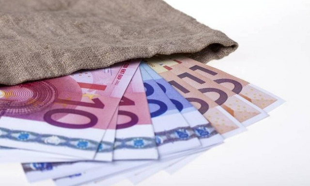 Αναδρομικά: Μπαίνουν τα χρήματα - Πότε και πώς θα γίνουν οι πληρωμές (ΠΙΝΑΚΑΣ)