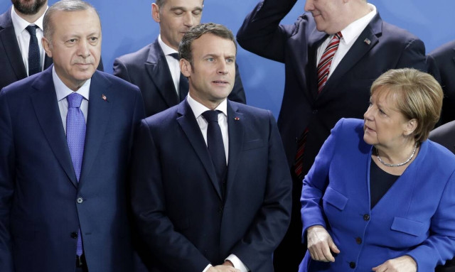 Σε συμπληγάδες ο Ερντογάν: Ο Μακρόν... ξύπνησε Μέρκελ και Βρυξέλλες - Κρίσιμες οι επόμενες ημέρες