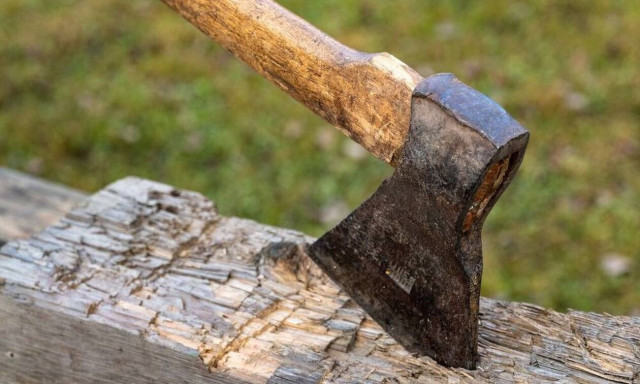 Φρίκη: Αποκεφάλισε τη γυναίκα του και άφησε το κεφάλι της στην πόρτα του εραστή της