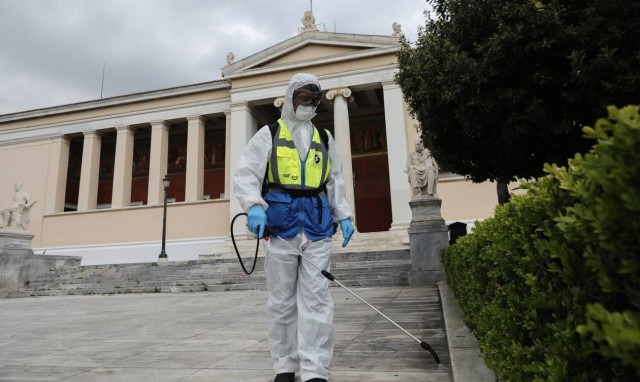 Greece confirms 438 coronavirus cases on Sunday, 9 deaths