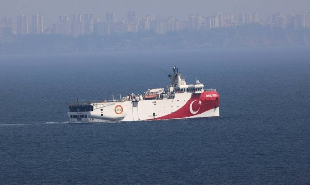 Oruc Reis: Μια ανάσα από το Καστελόριζο - Θρίλερ με την πορεία του