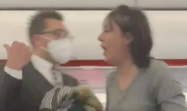 Έξαλλη αρνήτρια του κορονοϊού φώναζε «όλοι θα πεθάνουν έτσι κι αλλιώς»! (vids)