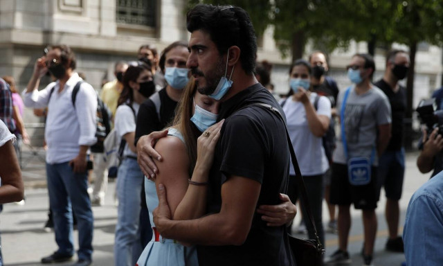 Κορονοϊός: Εξαπλώνεται ραγδαία, όπως και τα πάρτι - Ποιες περιοχές πλησιάζουν το «κόκκινο»