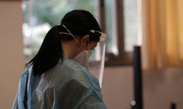 Κορονοϊός: «Κοκκινίζει» η χώρα μας - Ποιες περιοχές βρίσκονται στα όρια του «lockdown»