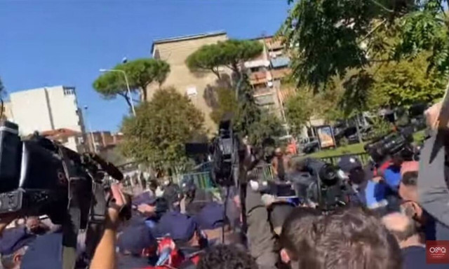 Επεισόδια στην Αλβανία: Τσάμηδες προσπάθησαν να πλησιάσουν την ελληνική αποστολή