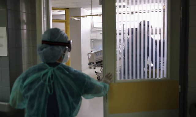 Κορονοϊός: Νέα μέτρα φέρνει το ρεκόρ κρουσμάτων - Οι επίφοβες περιοχές για lockdown