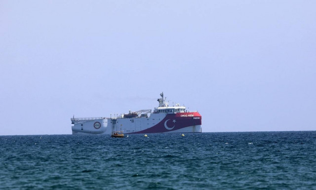 Παιχνίδια από Τουρκία: Με κλειστό πομπό πλέει προς το Καστελόριζο το Oruc Reis