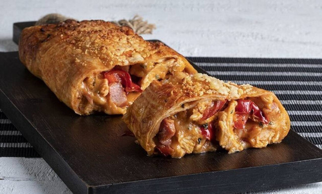 Άκης Πετρετζίκης: Γεμιστό ρολό τορτίγιας