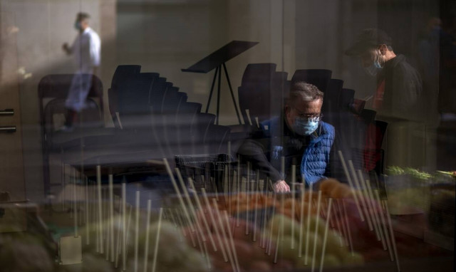 Κορονοϊός - Ισπανία: Μία «ανάσα» από το 1.000.000 κρούσματα – Προ των πυλών το lockdown