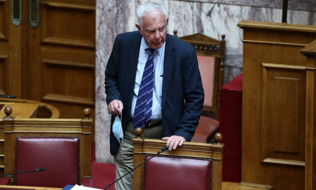 Μπέρδεψαν τον Πικραμμένο με τον… Τζο Μπάιντεν στην Ακρόπολη!