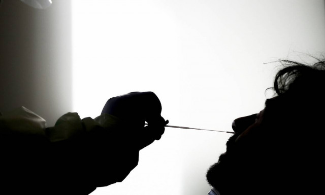 Κορονοϊός: Το δεύτερο κύμα στην Ευρώπη είναι λιγότερο φονικό - Τι λένε οι ειδικοί