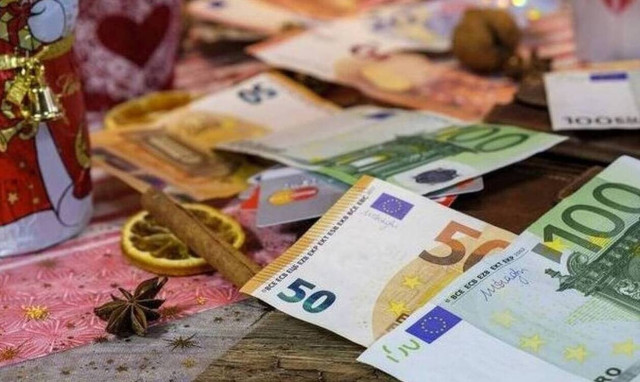 Δώρο Χριστουγέννων: Τι ισχύει για όσους βγήκαν σε αναστολή - Πώς θα το λάβετε