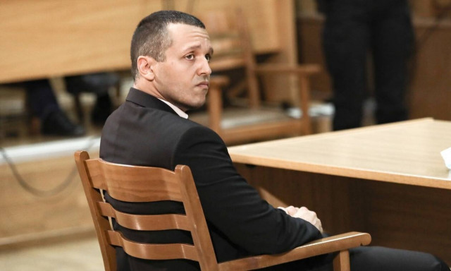 Δίκη Χρυσής Αυγής: Παραδόθηκε στο αστυνομικό τμήμα ο Ηλίας Κασιδιάρης