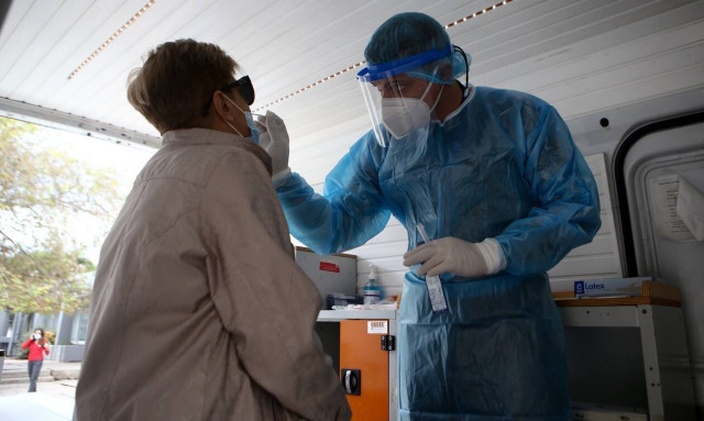 19-40 age group infected twice as easily; Kozani and Kastoria at highest alert level as of Monday