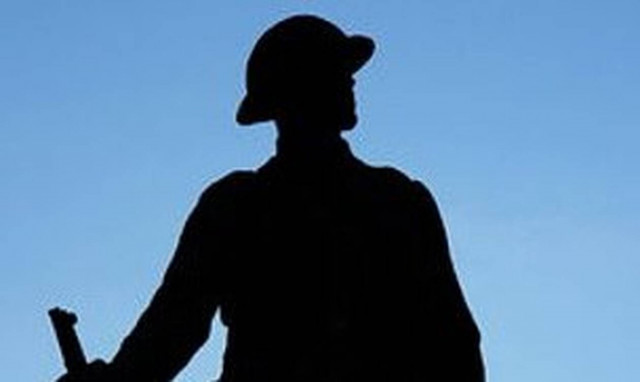 Αποκεφάλισαν άγαλμα στη μνήμη πεσόντων στον Παγκόσμιο Πόλεμο