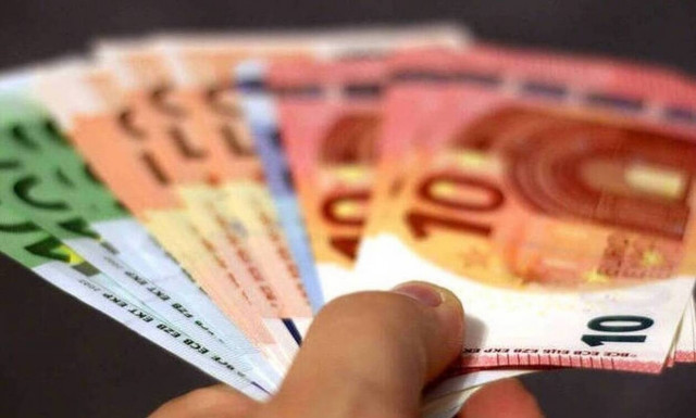 Δώρο Χριστουγέννων: Τι ισχύει για όσους βγήκαν σε αναστολή - Πώς θα το λάβετε