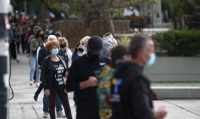 23 people test positive to coronavirus in 2,419 random tests in Nea Smyrni