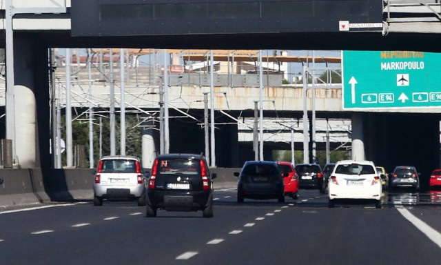 Κίνηση ΤΩΡΑ: Τροχαίο στην Αττική Οδό - Ουρές και μεγάλες καθυστερήσεις