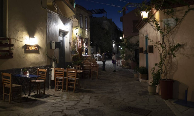 Κυκλοφορία τέλος για 5,5 εκατ. Έλληνες: Άδειασαν δρόμοι και πλατείες - Ποιοι εξαιρούνται