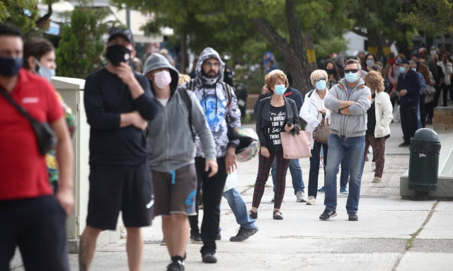 Κορονοϊός: Καμπανάκι ειδικών για ηλικίες 19 - 40 ετών: Μολύνονται δύο φορές πιο εύκολα