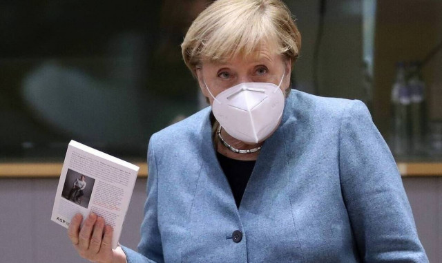 Γερμανία-κορονοϊός: Η Μέρκελ παρότρυνε τους Γερμανούς να περιορίσουν κοινωνικές επαφές και ταξίδια