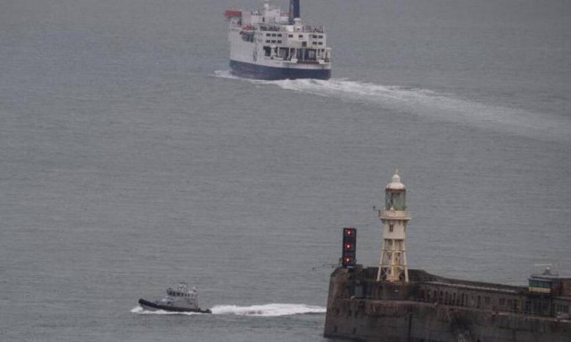 Θρίλερ με πλοίο ελληνικών συμφερόντων στη Μάγχη