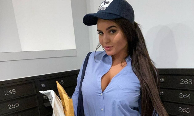 Έκρυψε το κινητό στην πίσω πλευρά του παντελονιού της και δείτε το αποτέλεσμα (vid)