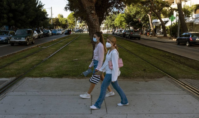 Τσακρής στο Newsbomb.gr: Μπαίνουμε σε περίοδο έξαρσης των κορονοϊών - Οι νέοι «οδηγούν» την πανδημία