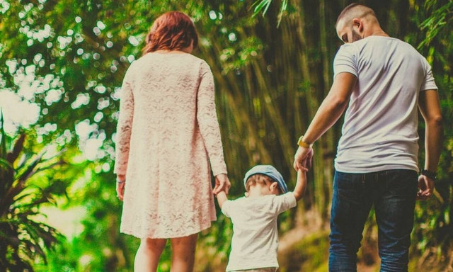 Πώς μπορεί ο χειριστικός γονιός να βλάψει το παιδί του;