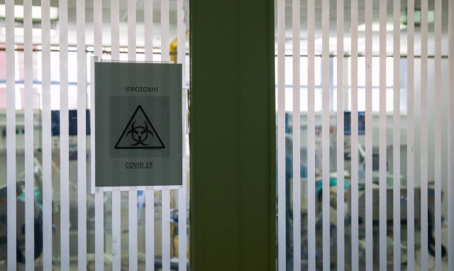 Κορονοϊός: «Πνίγονται» Αττική και Θεσσαλονίκη - Σε ποιες περιοχές εντοπίζονται τα 715 κρούσματα