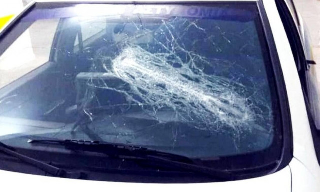 Σκόπελος: Έσπασε το παρμπρίζ του περιπολικού με κουτουλιά!