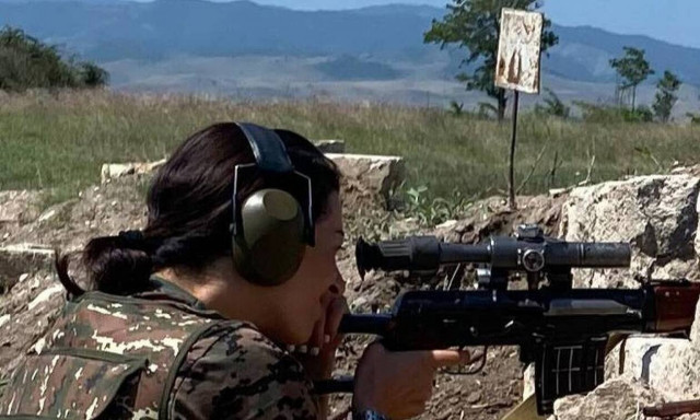 Ναγκόρνο - Καραμπάχ: Στα «χακί» η σύζυγος του Αρμένιου πρωθυπουργού