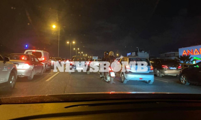 Κίνηση ΤΩΡΑ: Τροχαίο στην Εθνική Οδό - Ουρές και μεγάλες καθυστερήσεις