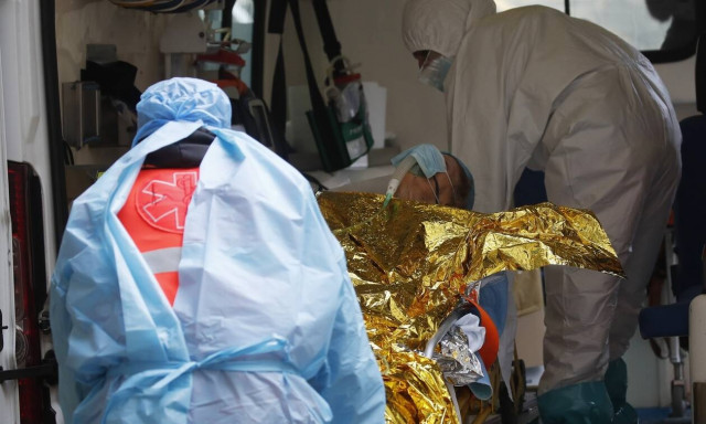 Κορονοϊός - Ξεφεύγει πάλι η κατάσταση στην Ιταλία: 221 νεκροί και 21.994 κρούσματα