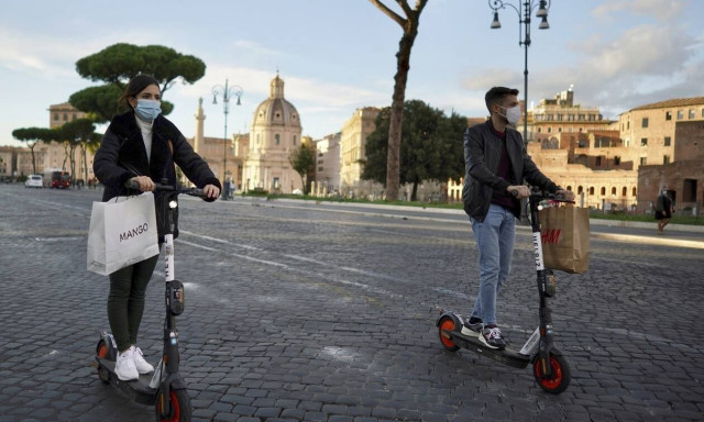 Ο κορονοϊός σαρώνει την Ευρώπη: Προς lockdown η Γαλλία, κλειστά μπαρ θέλει η Μέρκελ