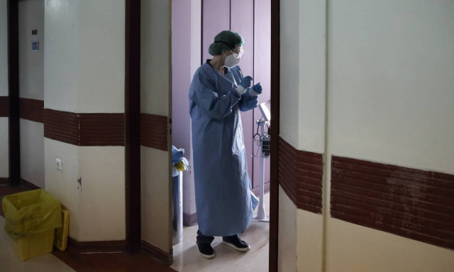 Κορονοϊός: Επτά νεκροί μέσα σε λίγες ώρες - Μεγαλώνει η «μαύρη» λίστα