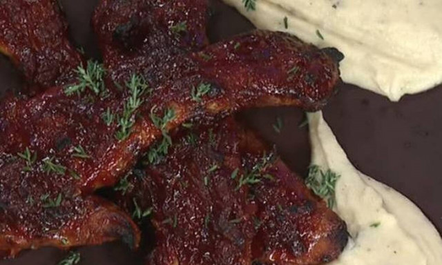 Άκης Πετρετζίκης: Πανσέτα με σάλτσα bbq με ούζο