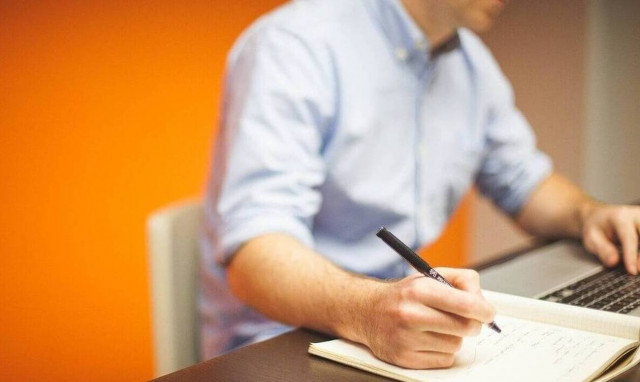 Τηλεργασία: Αλλαγές σε υπερωρίες και γονική άδεια - Τι ισχύει 