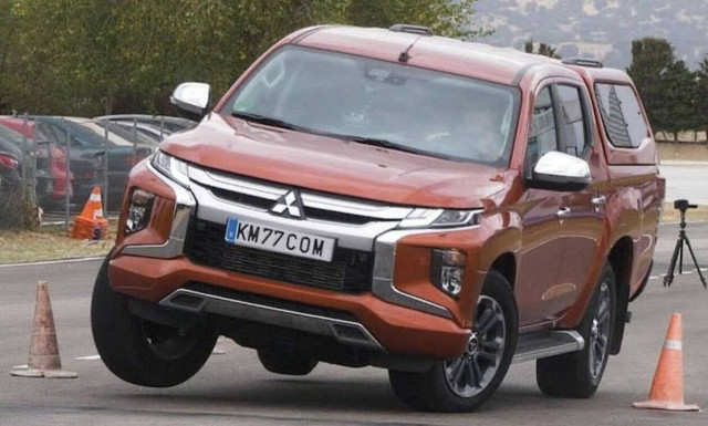 Το Mitsubishi L200 τρομάζει αλλά τελικά τα καταφέρνει αξιοπρεπώς στο τεστ ταράνδου