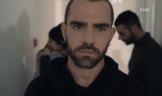 8 λέξεις: Αυτή είναι η απολογία του Φοίβου 