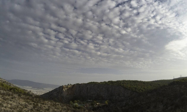 Καιρός σήμερα: Υποχωρεί η «Κίρκη» - Επιμένουν οι βροχές και οι καταιγίδες