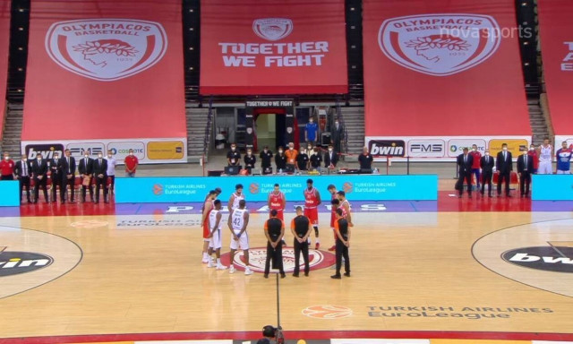 Ολυμπιακός-Εφές: Ενός λεπτού σιγή για τα θύματα του σεισμού (video)