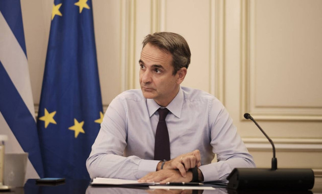 PM Mitsotakis to announce new measures to contain Covid-19