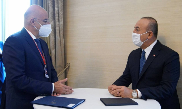 Σεισμός Σάμος: Επικοινωνία Δένδια - Τσαβούσογλου - Ετοιμότητα της Ελλάδας για βοήθεια στην Τουρκία