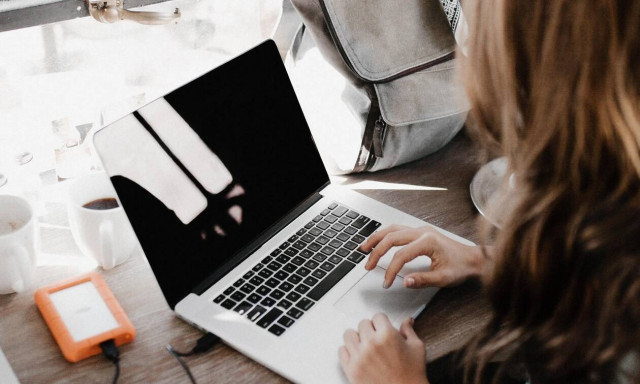 4 συμβουλές για το πώς να προετοιμάσεις μια συνέντευξη μέσω internet