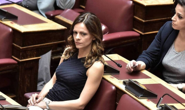 Αχτσιόγλου: «Αδιόρθωτη η Κυβέρνηση για τη δημόσια υγεία και για την οικονομική επιβίωση των πολιτών»