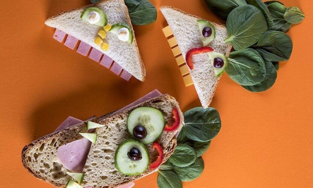 Άκης Πετρετζίκης: Τρομακτικά σάντουιτς για το Halloween