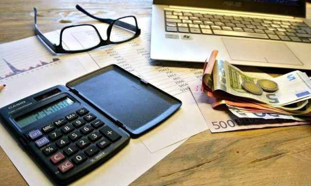 Επιστρεπτέα προκαταβολή 4 και 5: Σε ποιους θα δοθεί ο κρατικός μποναμάς